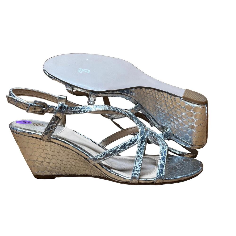 Isola Women's •Fidelia• Wedge Sandal 8M Silver Reptile